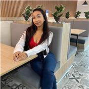 Joven practicante de psicología, con experiencia en manejo de grupos de niños y adultos mayores